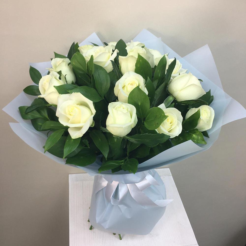Букет 15 Белых роз Проуд в Кичменгском Городке