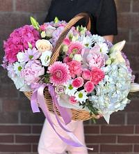 Цветочная композиция из Розы, Хризантемы, Пионы и Лизиантусы в корзине в Кичменгском Городке