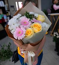 Букет цветов из:  Герберы, Розы и Хризантемы в Кичменгском Городке