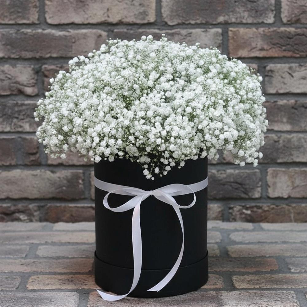 Цветочная композиция из Гипсофила в шляпной коробке в Кичменгском Городке