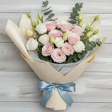 Букет цветов из:  Лизиантусы в Кичменгском Городке