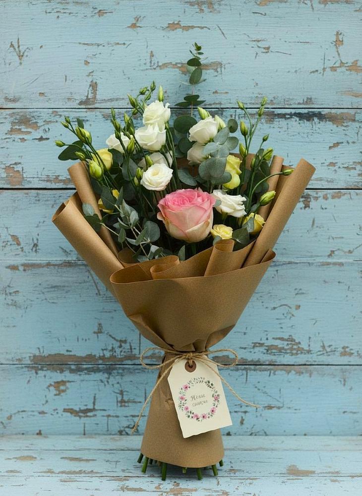 Букет цветов из: Розы и Лизиантусы в Кичменгском Городке