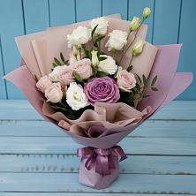 Букет цветов из:  Розы и Лизиантусы в Кичменгском Городке
